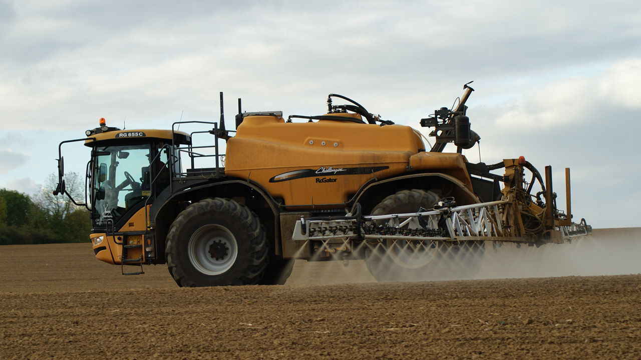Challenger RoGator Autumn Spraying - Twin Drift Reduction Nozzles